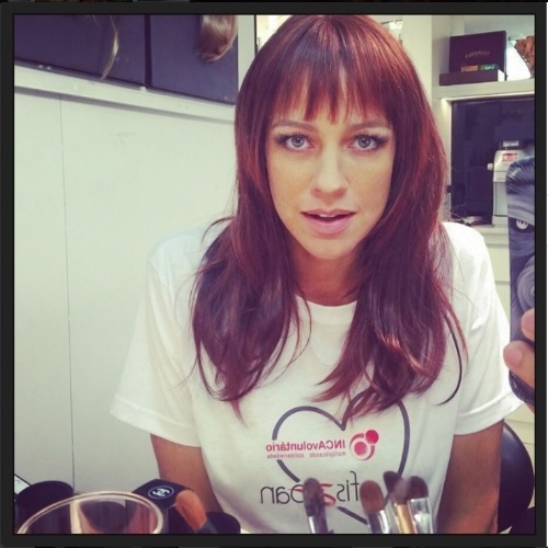 3.jun.2015 - Na manhã desta quarta-feira, Luana Piovani posto uma foto no Instagram em que aparece usando uma peruca ruiva para uma campanha