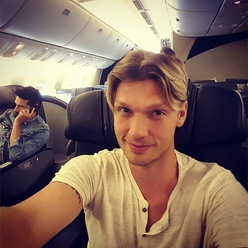 5.jun.2015 - Os Backstreet Boys estão chegando no Brasil. Nick Carter postou em seu Instagram uma foto dentro do avião avisando que está a camnho do país