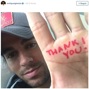 Enrique Iglesias publica foto após cirurgia nas mãos - Reprodução/Instagram/enriqueiglesias