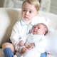 6.jun.2015 - Família britânica publica primeiras fotos da princesa Charlotte ao lado do irmão, o príncipe George - Reprodução
