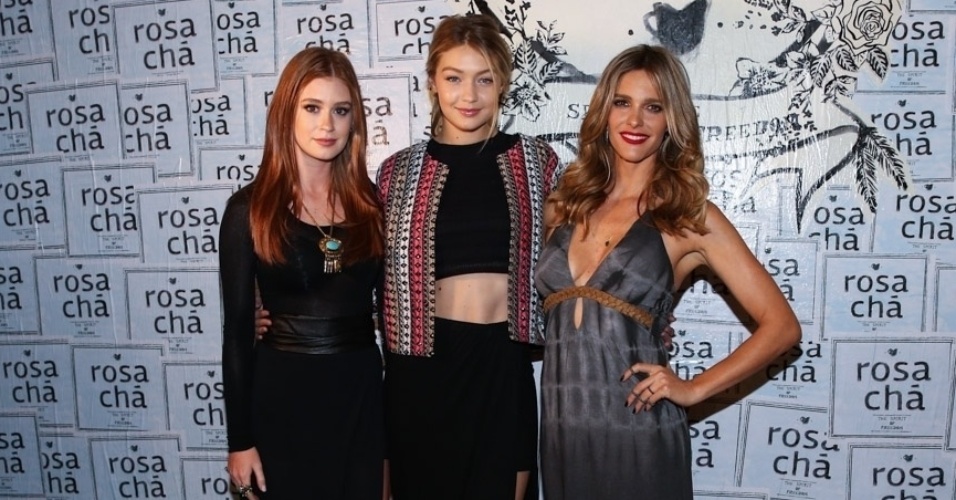 09.jun.2015- A top californiana Gigi Hadidi posa com Marina Ruy Barbosa e Fernanda Lima em evento de moda