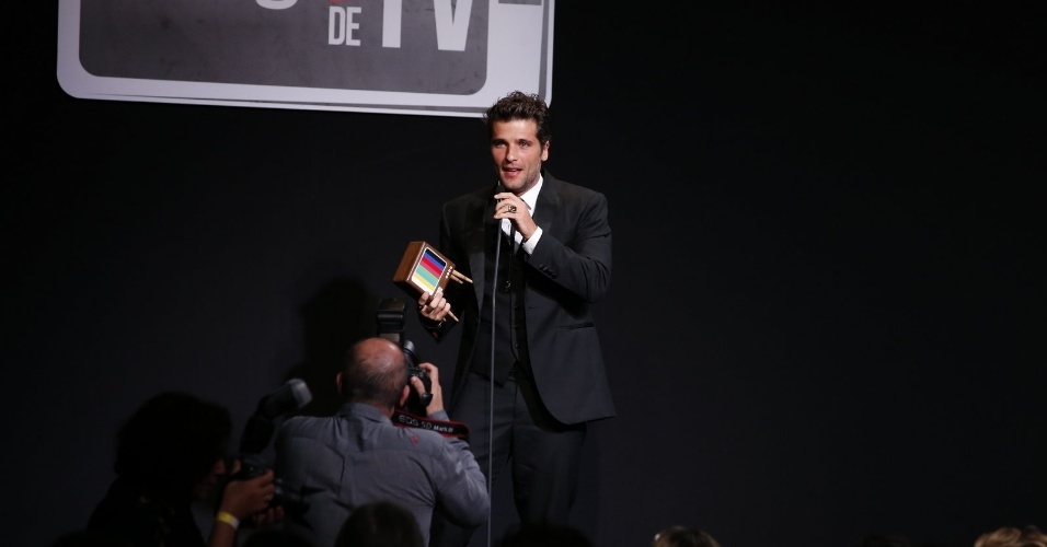 8.jun.2015 - Bruno Gagliasso ganhou o prêmio de melhor ator por série ou minissérie pelo serial killer Edu em "Dupla Identidade"