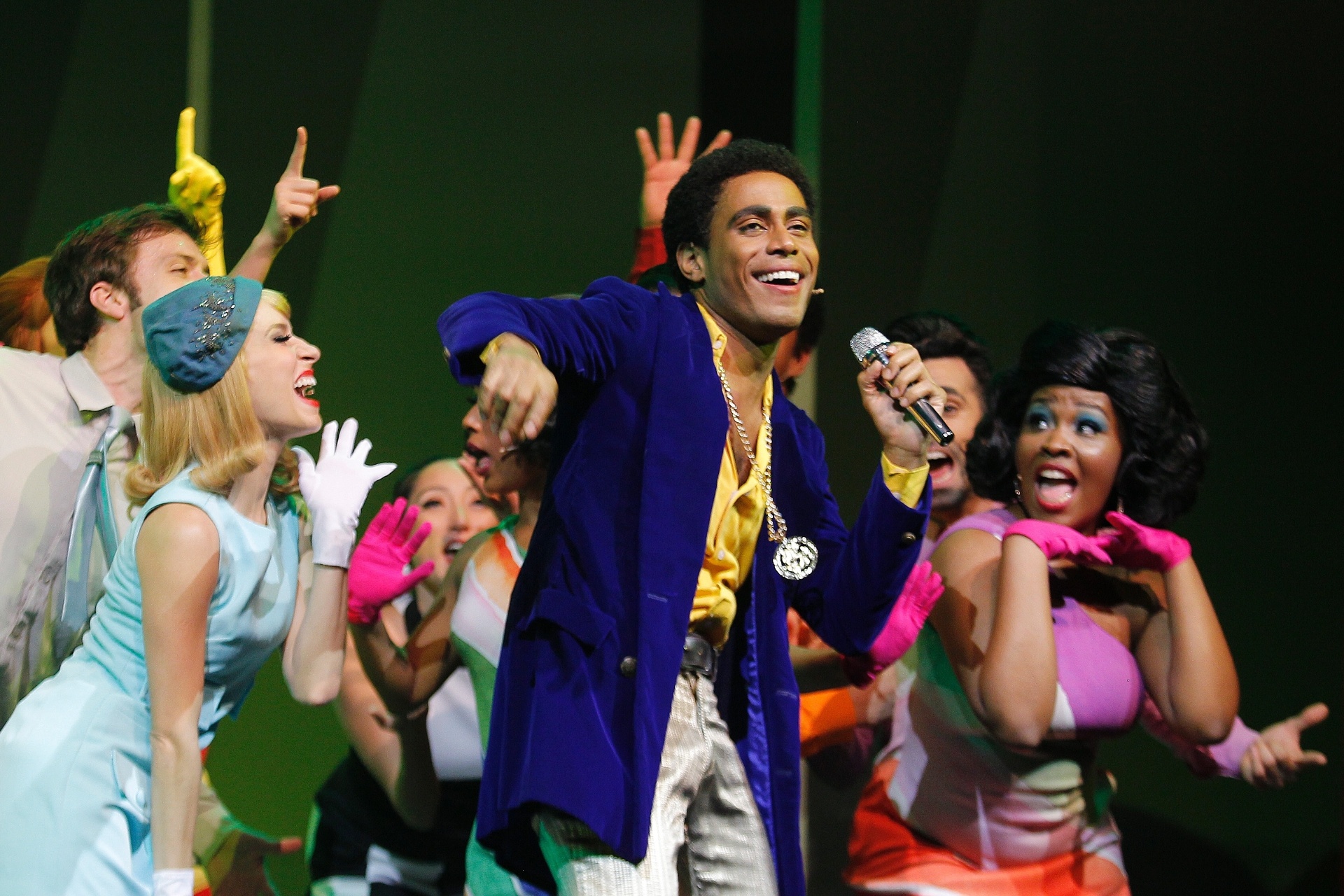 9.jun.2015 - Cena de "S'Imbora, o Musical - A História de Wilson Simonal" que conta a história de um dos artistas mais controversos da música brasileira. Após temporada no Rio, onde foi visto por mais de 50 mil pessoas, o musical chega a São Paulo com Ícaro Silva no papel de Simonal, que foi um dos maiores cantores do país e teve sua carreira desestruturada por assuntos ligados à ditadura militar - Reinaldo Canato/UOL