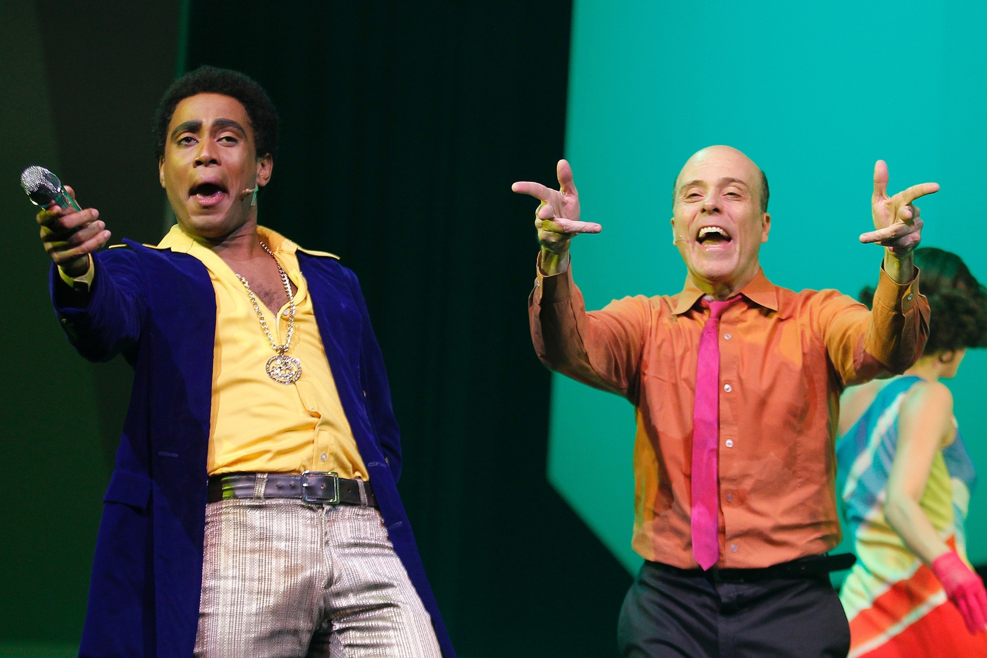 9.jun.2015 - Ícaro Silva que já viveu Jair Rodrigues no musical de Elis Regina, agora interpreta Wilson Simonal em "S'Imbora, o Musical - A História de Wilson Simonal" - Reinaldo Canato/UOL