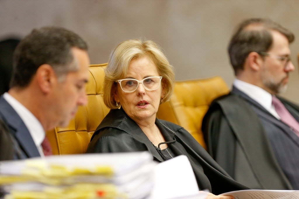 10.jun.2015 - A ministra Rosa Weber durante sessão plenária do STF (Supremo Tribunal Federal) que julga ação sobre a liberação ou não de biografias não autorizadas - Pedro Ladeira/Folhapress