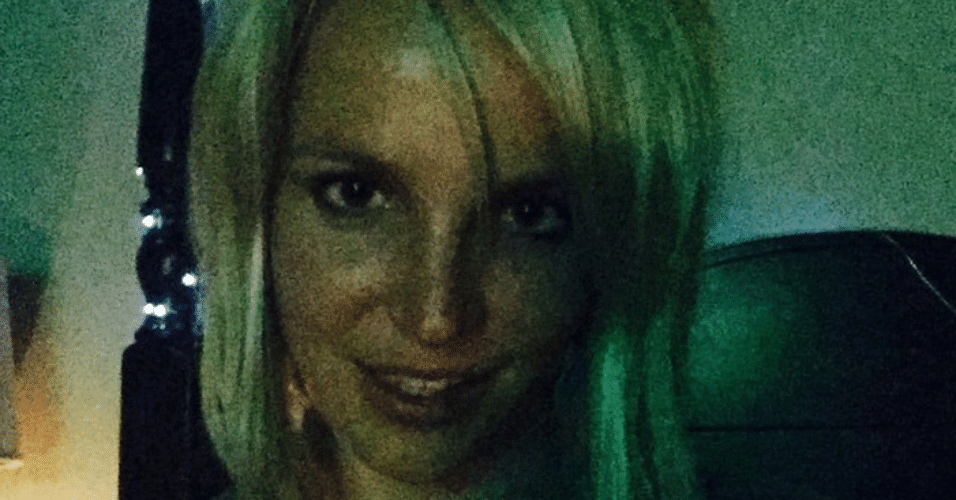 10.jun.2015 - Britney Spears corta os cabelos e revela novo visual no Instagram, na madrugada desta quarta-feira