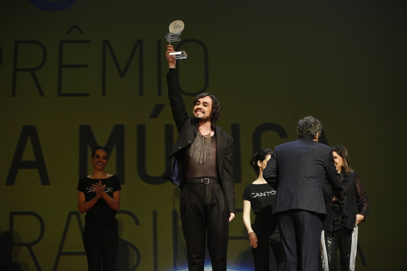 10.jun.2015 - O cantor Johnny Hooker durante a 26ª edição do "Prêmio da Música Brasileira" - Alex Palarea e Felipe Assumpção/AgNews