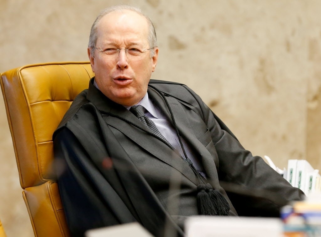 10.jun.2015 - O ministro Celso de Mello durante sessão plenária do STF (Supremo Tribunal Federal) que julga ação sobre a liberação ou não de biografias não autorizadas - Pedro Ladeira/Folhapress