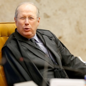 10.jun.2015 - O ministro Celso de Mello durante sessão plenária do STF (Supremo Tribunal Federal) que julga ação sobre a liberação ou não de biografias não autorizadas - Pedro Ladeira/Folhapress