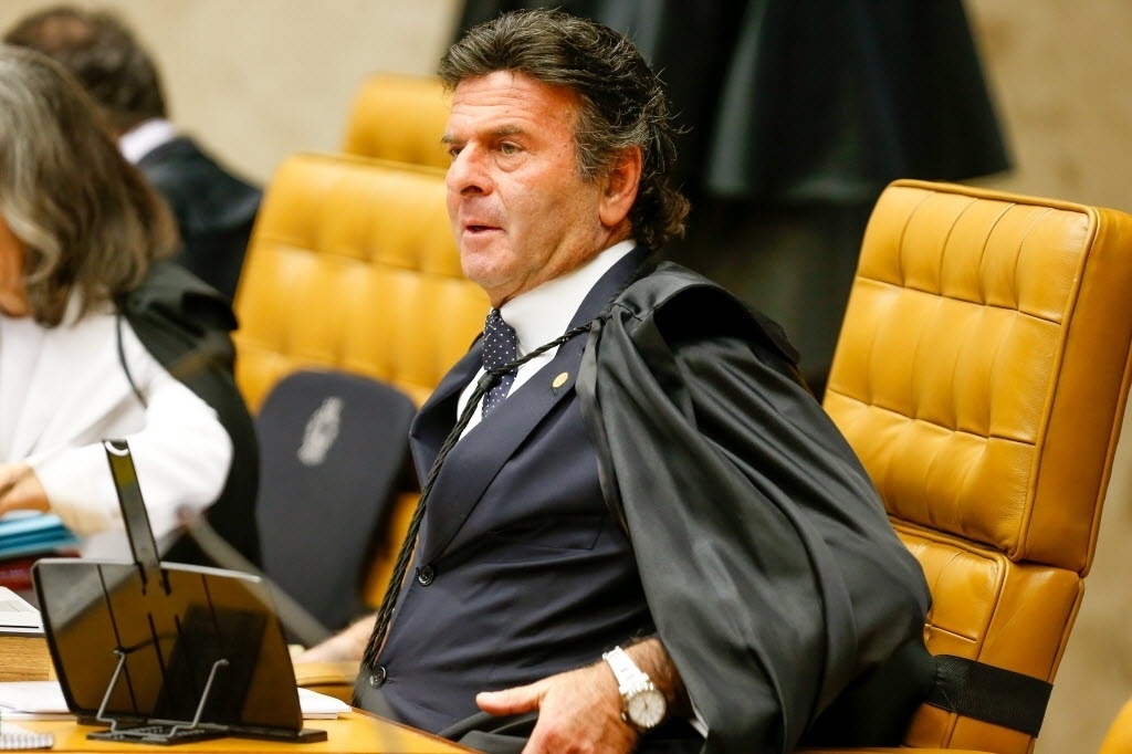 10.jun.2015 - O ministro Luiz Fux durante sessão plenária do STF (Supremo Tribunal Federal) que julga ação sobre a liberação ou não de biografias não autorizadas - Pedro Ladeira/Folhapress