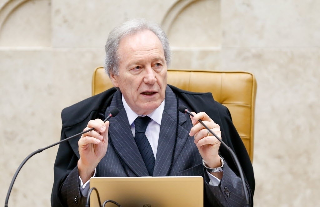 10.jun.2015 - O ministro Ricardo Lewandowski durante sessão plenária do STF (Supremo Tribunal Federal) que julga ação sobre a liberação ou não de biografias não autorizadas - Pedro Ladeira/Folhapress