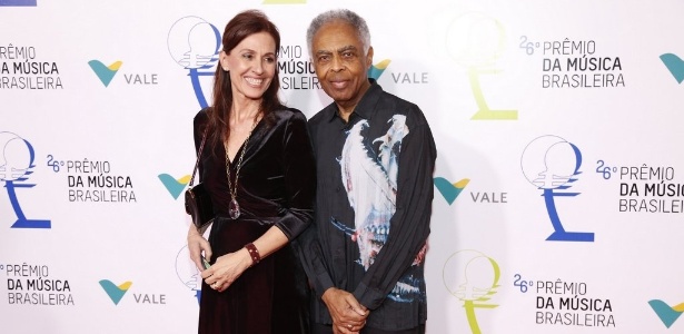 10.jun.2015- Flora e Gilberto Gil chegam para a 26ª edição do Prêmio da Música Brasileira, no Theatro Municipal, Rio de Janeiro