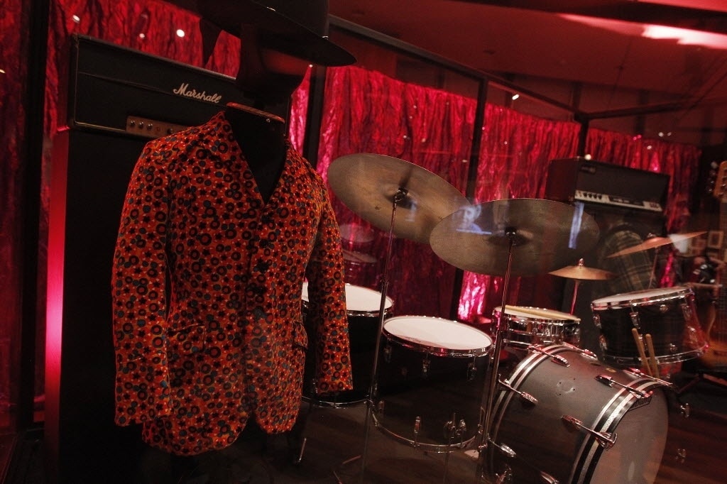 9.jun.2015 - A mostra "Hear My Train Comin Hendrix Hits London", em cartaz no Shopping JK Iguatemi, em São Paulo, chega apresentando peças da carreira do músico durante nove meses, entre 1966 e 1967, época em que estourou no mundo da música - Reinaldo Canato/UOL