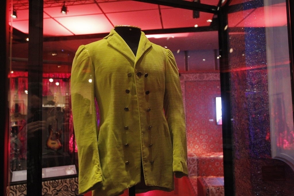 9.jun.2015 - A mostra "Hear My Train Comin Hendrix Hits London", em cartaz no Shopping JK Iguatemi, em São Paulo, chega apresentando peças da carreira do músico durante nove meses, entre 1966 e 1967, época em que estourou no mundo da música - Reinaldo Canato/UOL