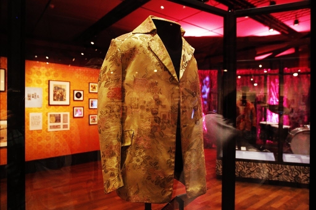 9.jun.2015 - A mostra "Hear My Train Comin Hendrix Hits London", em cartaz no Shopping JK Iguatemi, em São Paulo, chega apresentando peças da carreira do músico durante nove meses, entre 1966 e 1967, época em que estourou no mundo da música - Reinaldo Canato/UOL