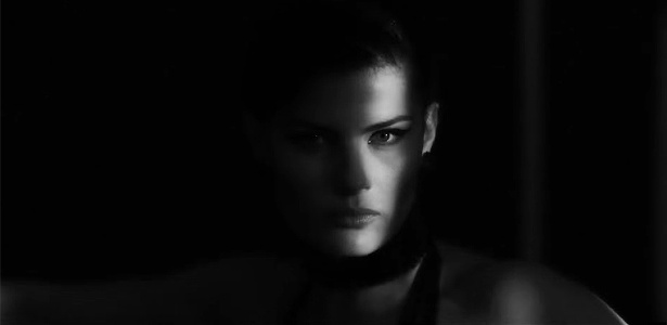 Isabeli Fontana em cena do clipe da música "Meu Bem", do NX Zero - Reprodução