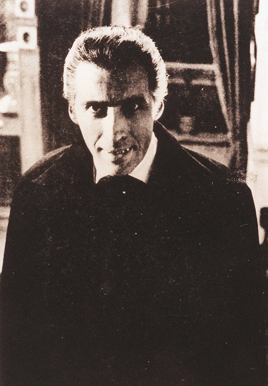 Christopher Lee como Drácula em cena do filme "O Vampiro da Noite", em 1958 - Reprodução