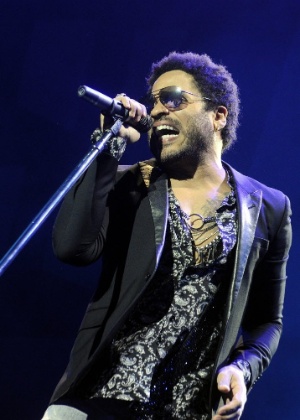 17.dez.2014 - Lenny Kravitz se apresenta em Viena, na Áustria - Herbert Pfaahofer/Efe