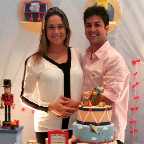 A jornalista Fernanda Gentil publicou uma foto ao lado do marido, Matheus Braga, e se declarou para ele neste Dia dos Namorados.