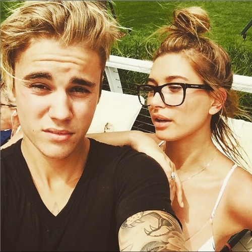 14.jun.2015 - Justin Bieber aumentou os boatos de que estaria namorando Hailey Baldwin ao postar uma selfie com a modelo