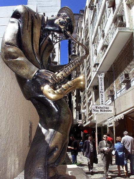 Estátua do compositor Pixinguinha que foi instalada em 2001 no Rio de Janeiro - Sergio Moraes/Reuters