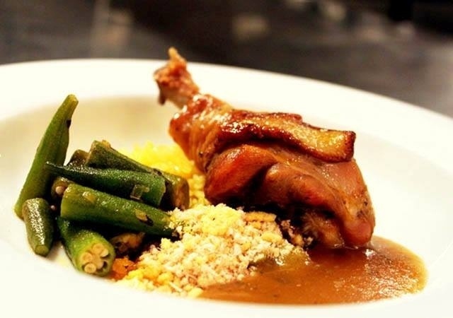 O Galinhódromo da Virada vai funcionar das 19h de sábado (20) até as 3h de domingo, na praça Roosevelt (praça Franklin Roosevelt, 158, centro). Além da famosa galinhada do restaurante Dalva e Dito, do chef Alex Atala, haverá versões do prato preparadas pelo chef Rodrigo Oliveira, do Mocotó, pela chef Janaina Rueda, do Bar da Dona Onça, e pelos donos do Galinhada do Bahia, Consulado Mineiro, Bar do Biu, Santa Ana Bistrô e Cariri. As opções de bebidas ficam por conta da Cervejaria Nacional e do Riviera Bar - Reprodução/Facebook