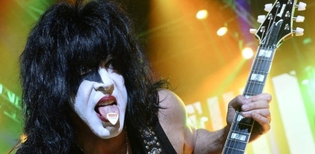 16.jun.2015 - Kiss durante show em Paris, na turnê de 40 anos de carreira - Bertrand Guay/AFP