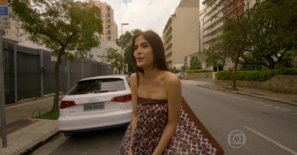 Por fim, Margot (Maria Casadevall) sai andando nua pelas ruas de São Paulo se protegendo com a capa do guarda-chuva da senhora que a agrediu. Segundo o que a atriz contou ao site oficial da novela, foi divertido:  "Além de uma situação inusitada"