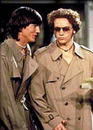 Ashton Kutcher e Danny Masterson interpretaram Michael Kelso e Steven Hyde no seriado "That'70s Show"