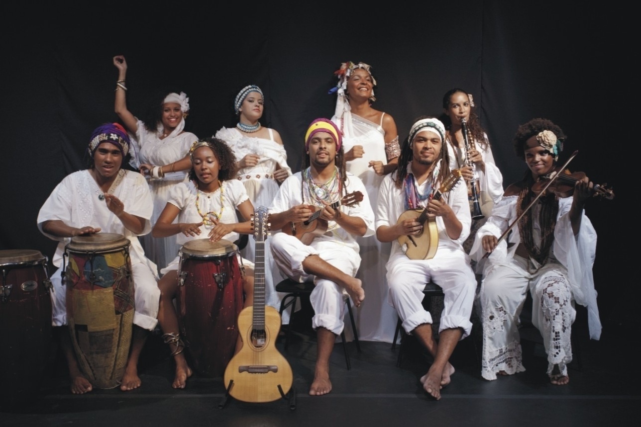 Às 11h de domingo, é a vez de o musical "Clara Negra", sobre a cantora mineira Clara Nunes (1943-1983), assumir o Palco Princesa Isabel (praça Princesa Isabel, s/n). Encenado pela Cia. Burlantins, o espetáculo --que estreou em 2013 --destaca as raízes africanas dos sambas de Clara, além de suas várias facetas e fases musicais - Divulgação