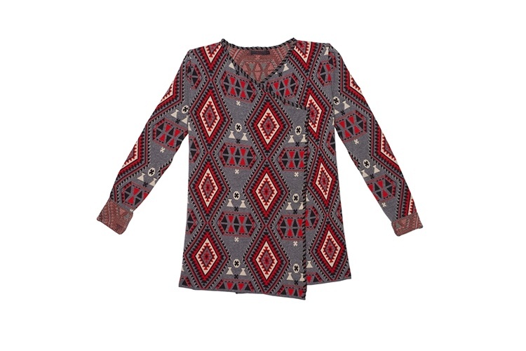 Casaco inspirado em tapeçaria indígena, da Dress To. Preço: R$ 329. Informações: www.dresstoshop.com.br | Preço e disponibilidade pesquisados em junho de 2015 e sujeitos a alterações - Divulgação