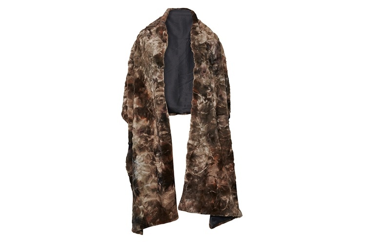 Echarpe de pele sintética, da TVZ. Preço: R$ 299,90. Informações: www.tvz.com.br  | Preço e disponibilidade pesquisados em junho de 2015 e sujeitos a alterações - Divulgação