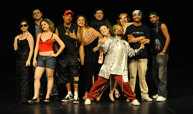 Já com o dia claro na Virada, é a vez do musical "Mundo Mágico de Ooohs", às 8h de domingo, no Palco Princesa Isabel (praça Princesa Isabel, s/n). Com participação do rapper Dexter (de boné vermelho) e do DJ Loo, o espetáculo --que estreou em 2012 --é uma tragicomédia musicada que mescla fábulas e deuses gregos vivendo no mundo contemporâneo, para provocar uma reflexão sobre a sociedade atual. - Guilherme Kastner