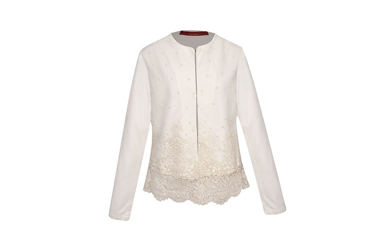 Jaqueta com aplicação de renda na barra, da Lança Perfume. Preço: R$ 349,90. Informações: www.lançaperfume.com.br | Preço e disponibilidade pesquisados em junho de 2015 e sujeitos a alterações - Divulgação