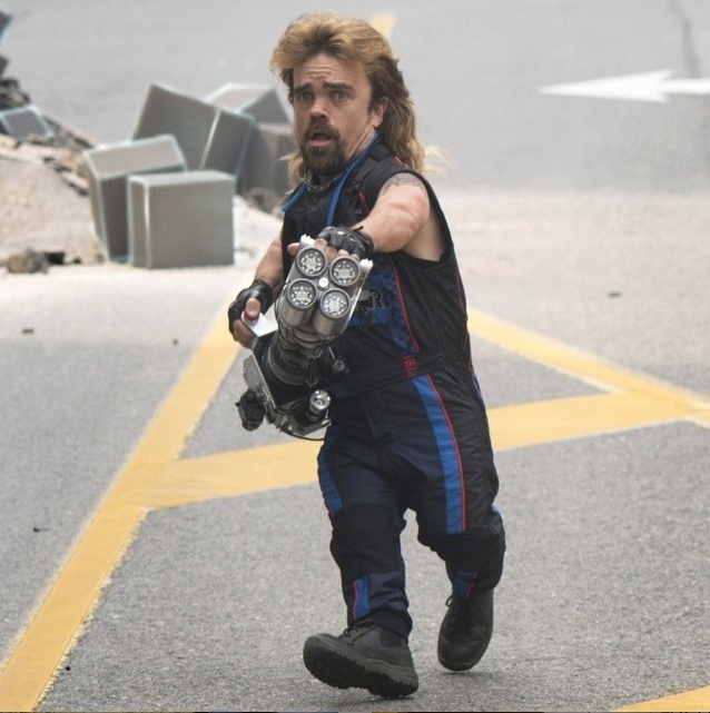 Peter Dinklage aparece de mullet e uma bazuca de laser no set de "Pixels" - Reprodução/Instagram