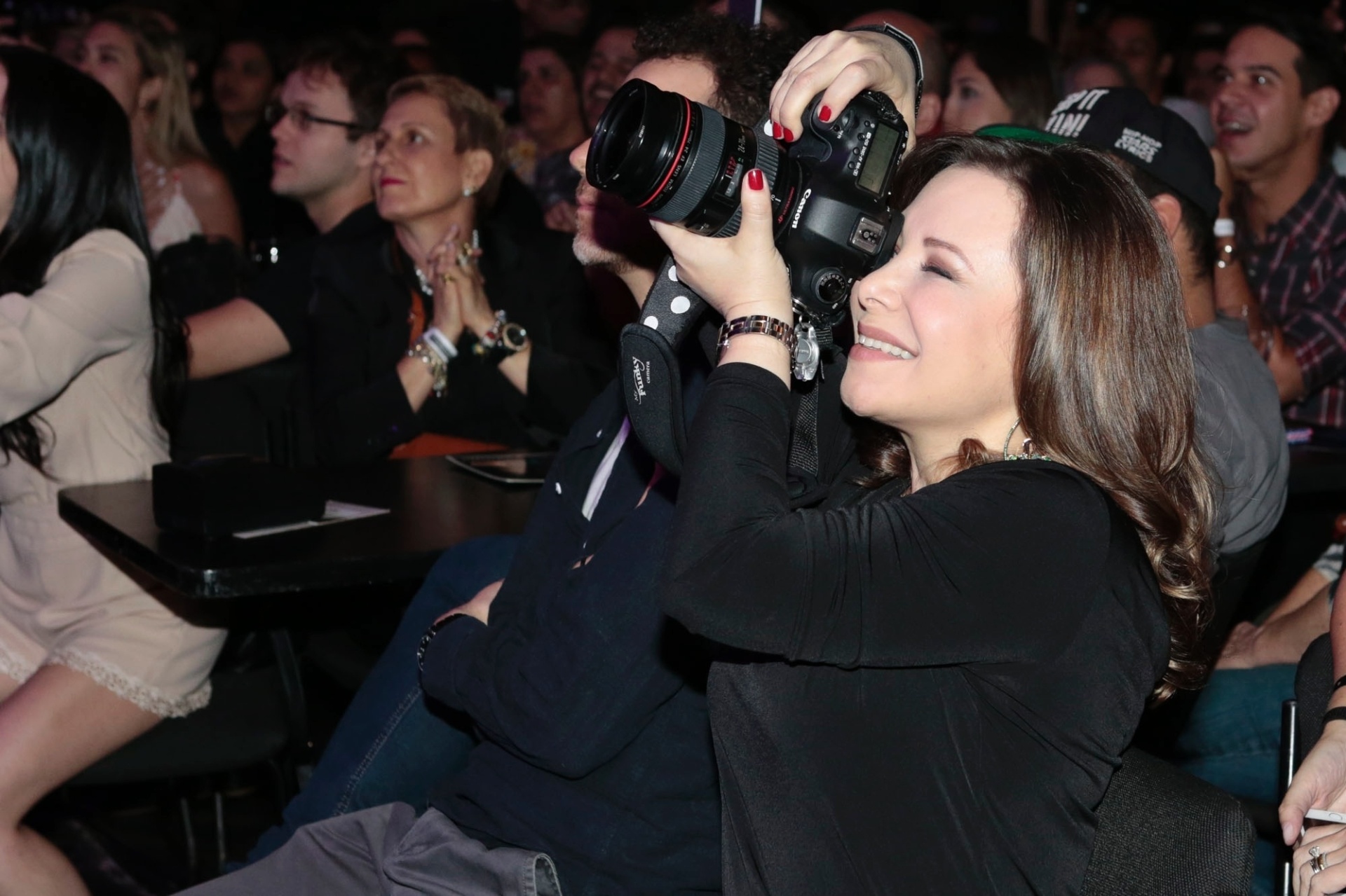 10.out.2015 – Mãe de Sandy, Noely acompanhou o novo show da filha de perto e registrou a volta da cantora aos palcos com uma câmera profissional - Rafael Cusato/Photo Rio News