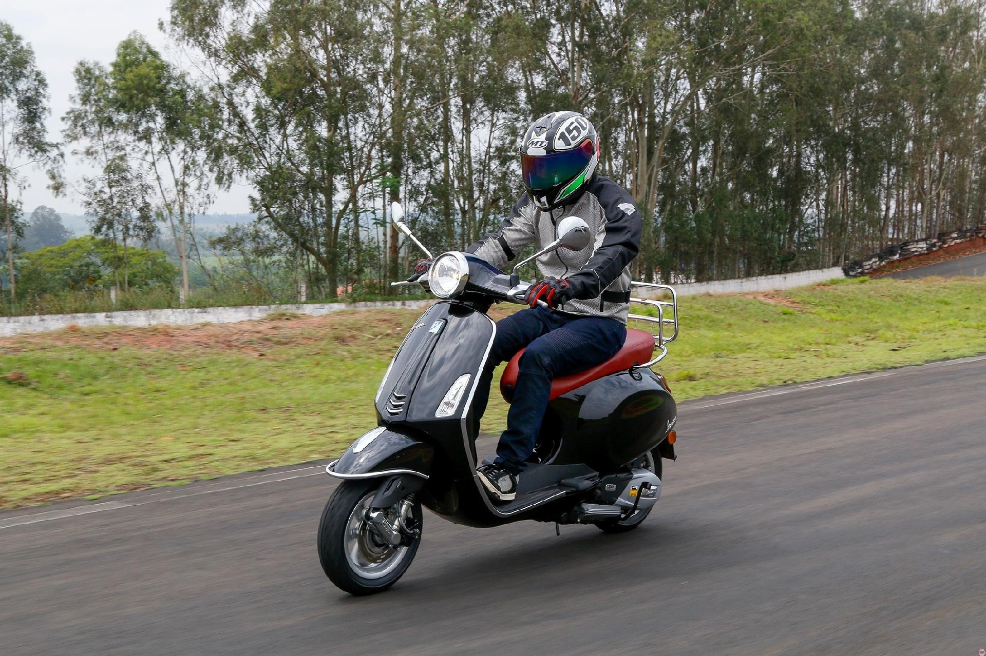 Vespa Primavera 150 - Luciano Sampafotos