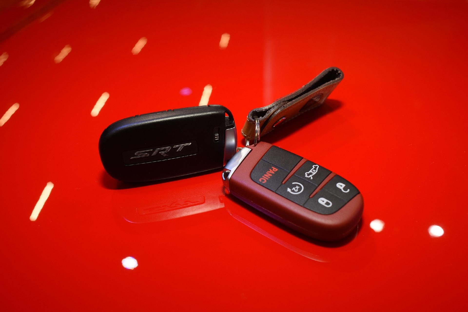 Dodge Challenger SRT - Murilo Góes/UOL