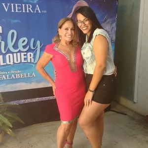 Susana Vieira com a fã Bianca Pontes - Giselle de Almeida/UOL - Giselle de Almeida/UOL