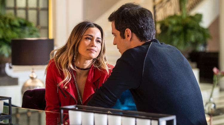 Eric (Mateus Solano) seduz Sandra Helena (Nanda Costa) em "Pega Pega" - João Cotta/TV Globo - João Cotta/TV Globo
