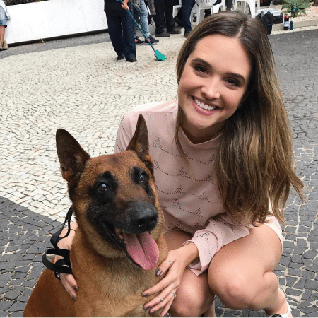 Juliana Paiva e o cachorro de Jeiza - Reprodução/Instagram/juulianapaiva