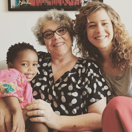 Angela Leal com a filha, Leandra Leal, e a neta, Julia - Reprodução/Instagram/leandraleal