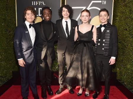 Gaten Matarazzo, Caleb McLaughlin, Finn Wolfhard, Sadie Sink e Noah Schnapp, elenco de Stranger Things, no Globo de Ouro - Alberto E. Rodriguez/Getty Images/AFP
