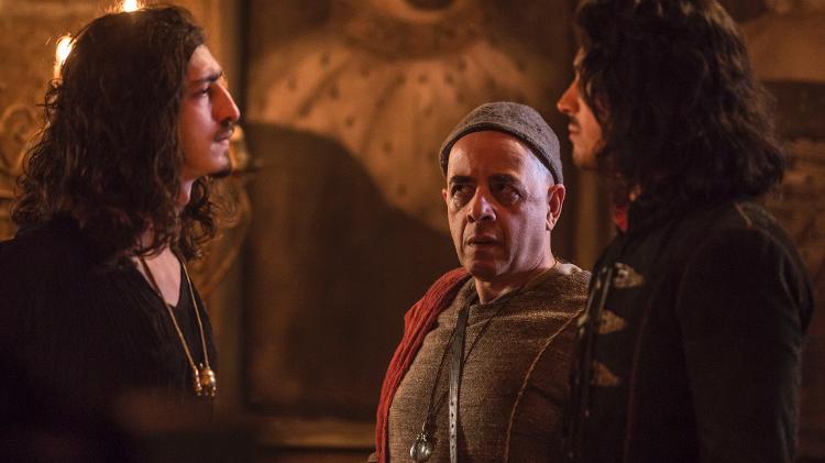 Johnny Massaro, Pascoal da Conceição e Rômulo Estrela em "Deus Salve o Rei" - Artur Meninea/TV Globo - Artur Meninea/TV Globo