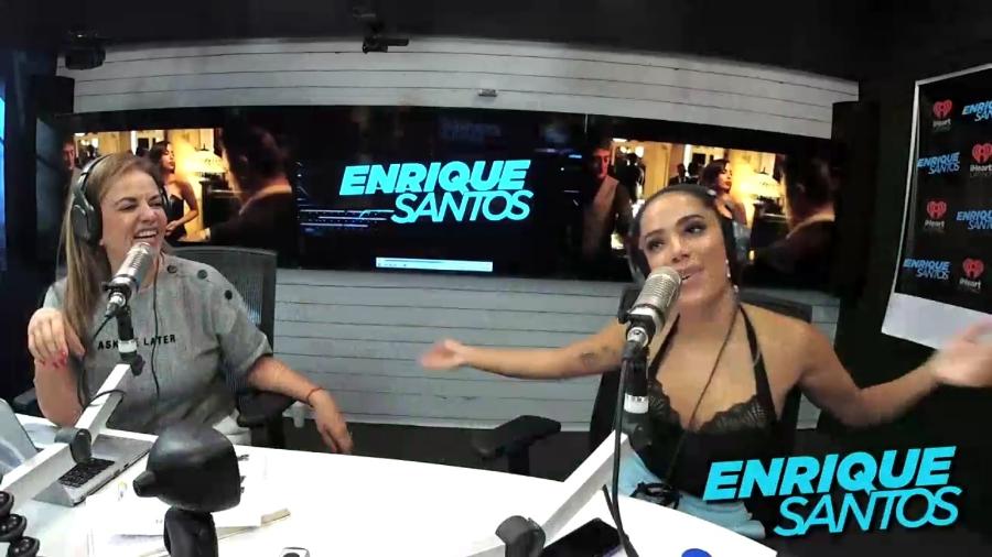 Anitta canta música do RBD em entrevista a rádio mexicana - Reprodução/YouTube