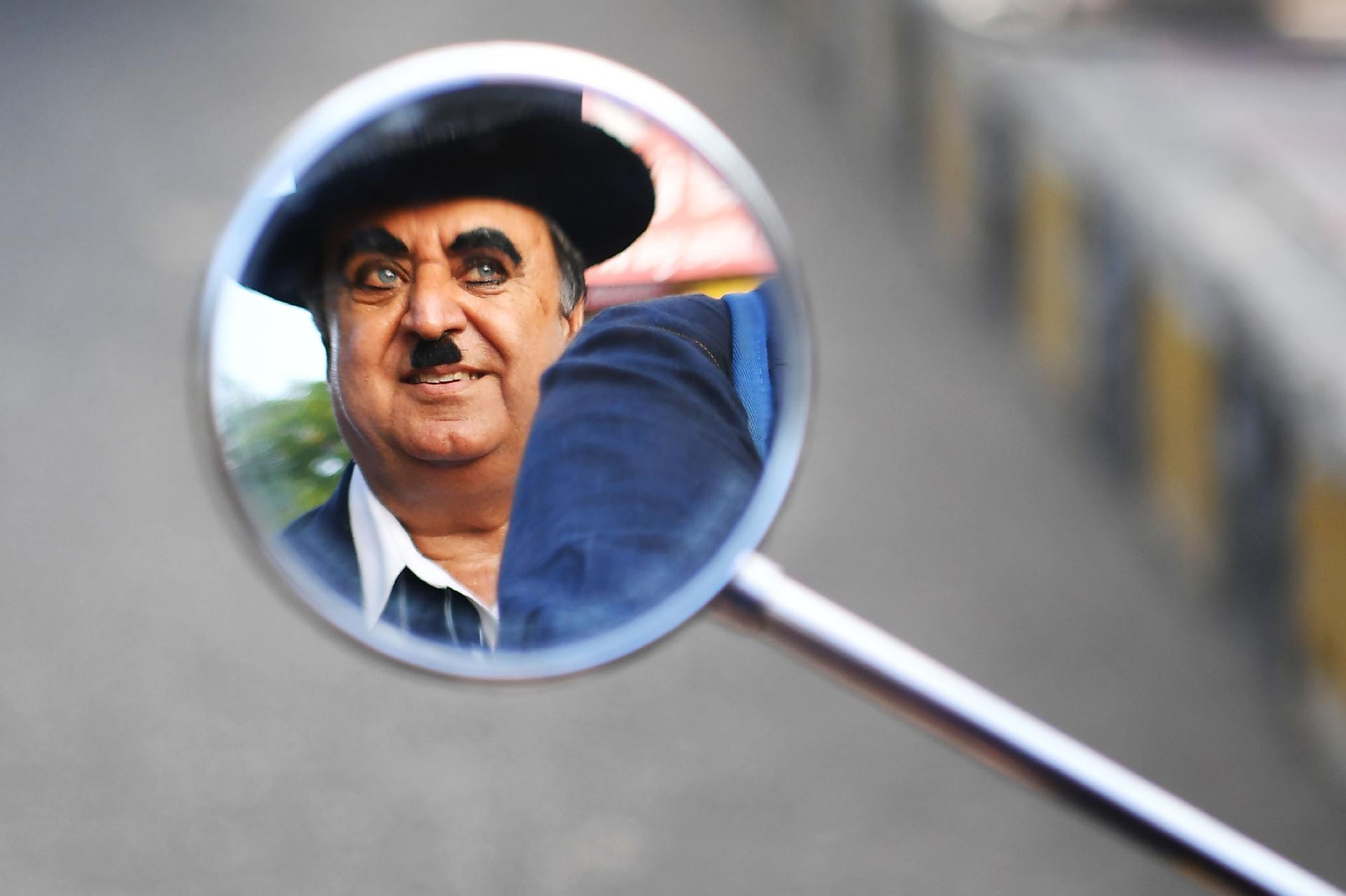 Charlie Chaplin - Aniversário na cidade de Adipur - Indranil Mukherjee/AFP