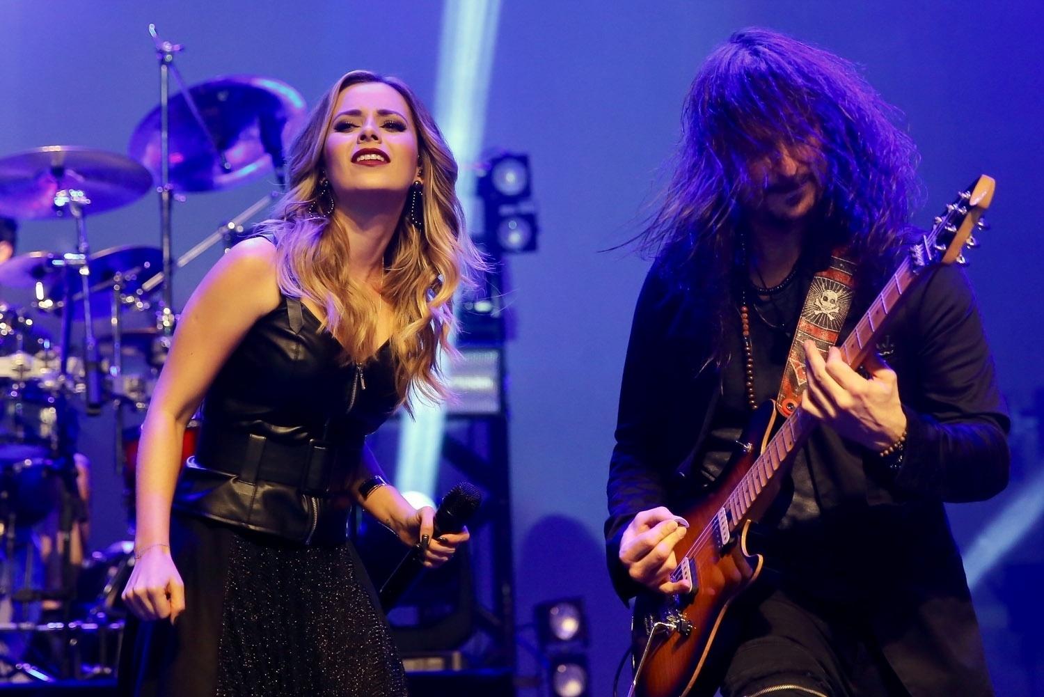 Sandy participa da gravação do DVD da banda Angra, em São Paulo. A parceria acontece na música "Black Widow's Web", do álbum "ØMNI" - Manuela Scarpa/Brazil News