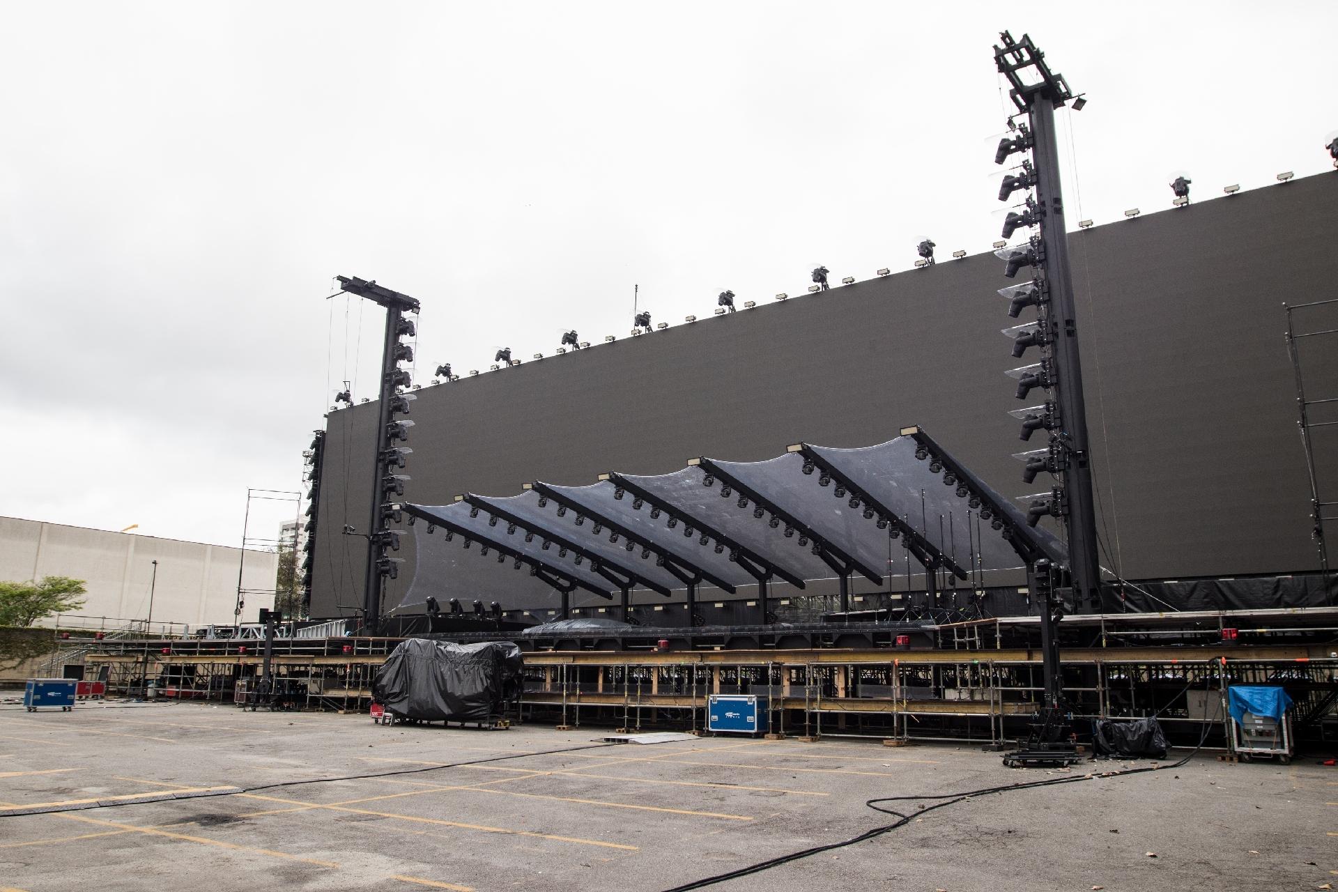 Detalhe da montagem do palco de Roger Waters, montado para ensaio técnico no Credicard Hall, zona sul de São Paulo - Simon Plestenjak/UOL