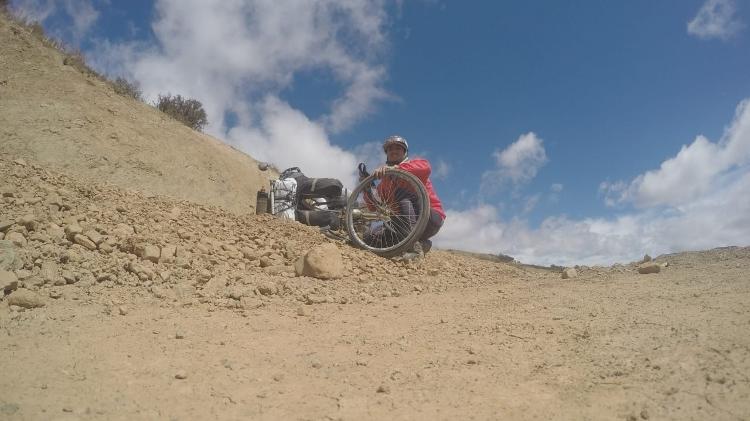 O jovem durante viagem pela Bolívia - Arquivo pessoal - Arquivo pessoal