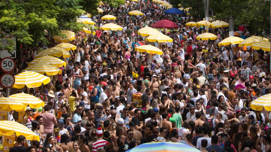 Bloco Beleza Rara desfilou na avenida Engenheiro Luís Carlos Berrini, na zona sul de SP - Bruno Rocha/Fotoarena/Estadão Conteúdo